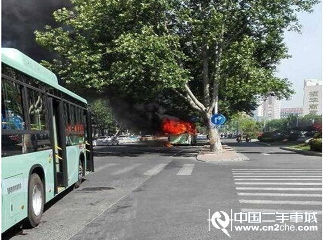 【kycom】尤文新赛季主场球衣发布 致敬经典独特衣领惹眼(图2) 【kycom】尤文新赛季主场球衣发布 致敬经典独特衣领惹眼(图2)